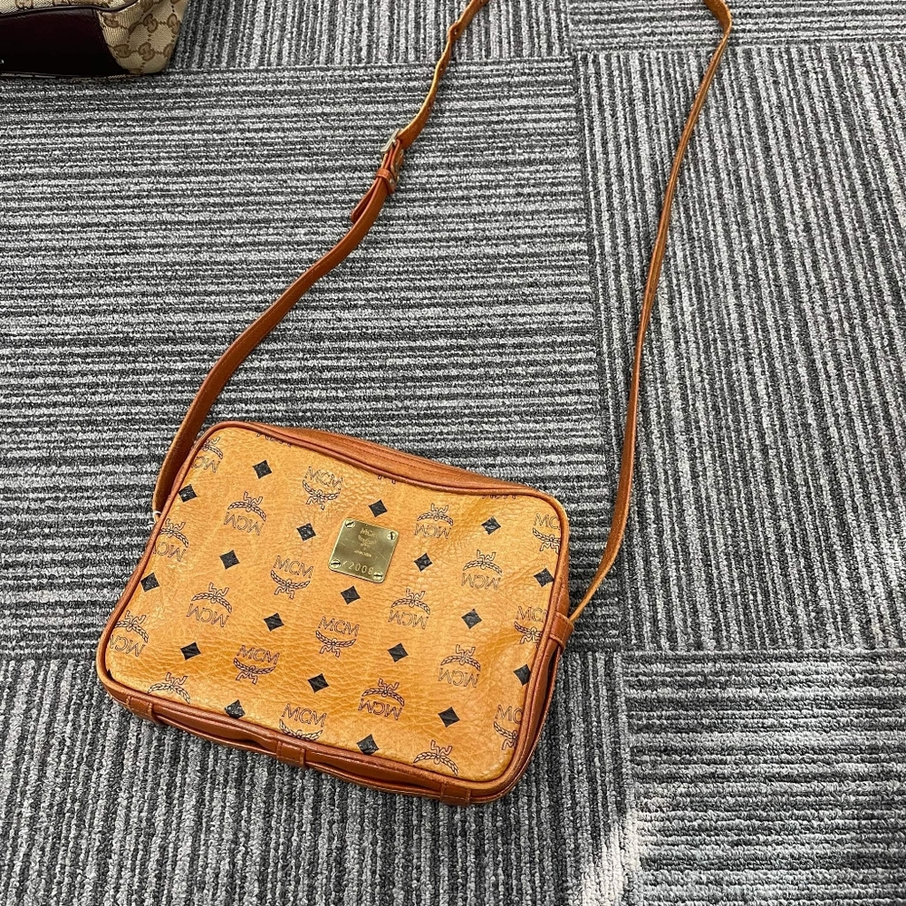 ♻️💛🤎🧡 Vintage MCM Orange Crossbody Bag